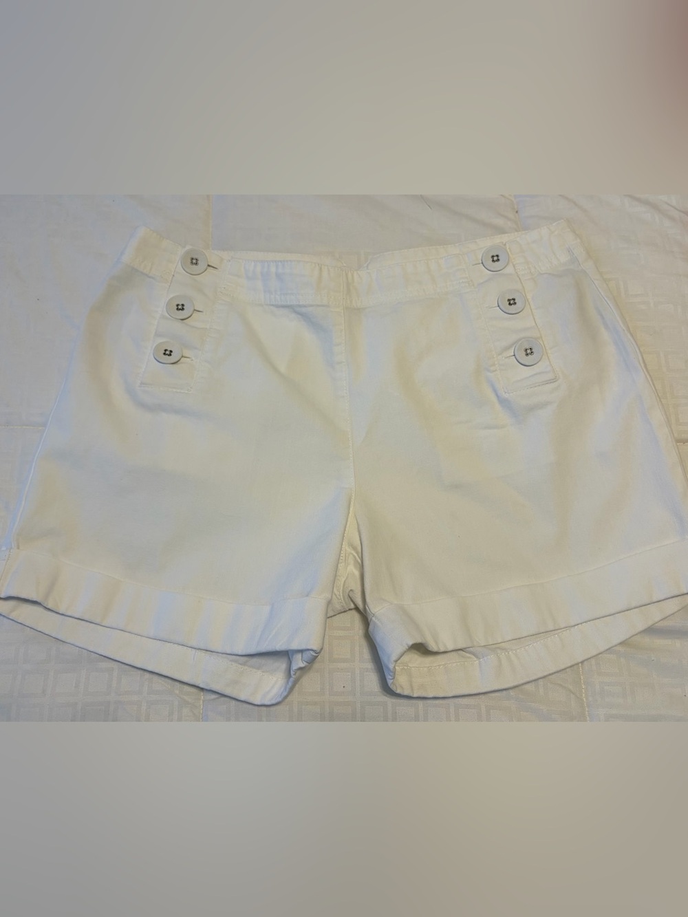 Boden White Button-Accent sailor style Shorts